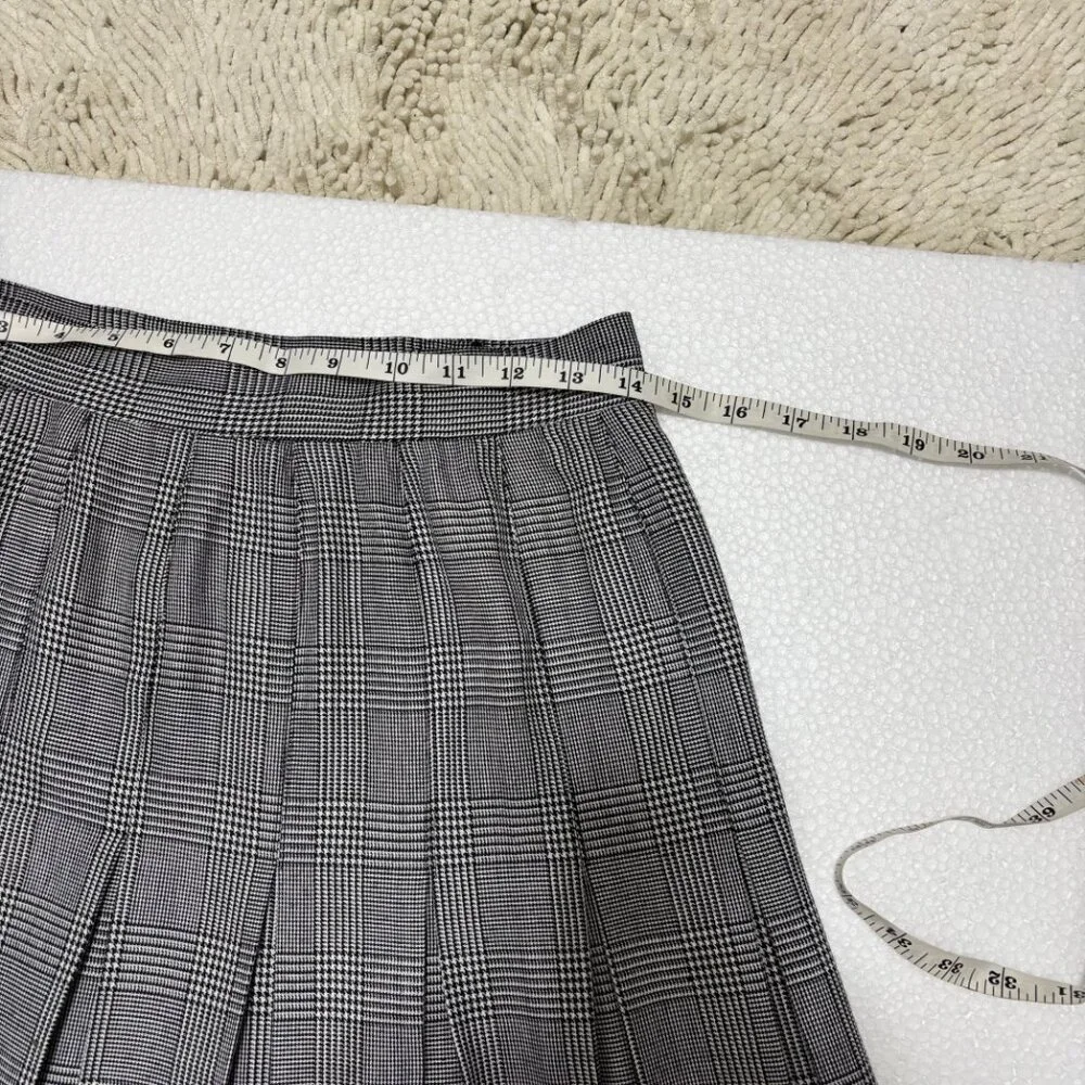 Vintage Le Chateau Classic Black & White Plaid Pleated Skirt - Picture 6 of 7